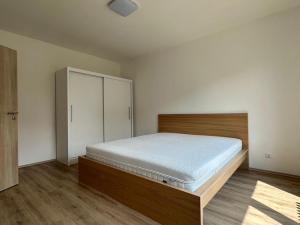Pronájem bytu 2+kk, Střelice, Nová ulice, 48 m2