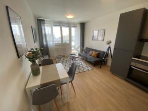 Prodej bytu 3+kk, Praha - Kamýk, Olbramovická, 68 m2