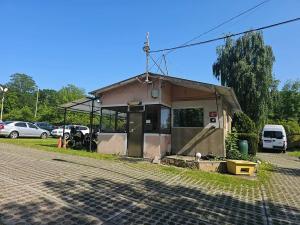 Prodej komerční nemovitosti, Praha - Modřany, Nikoly Vapcarova, 60 m2