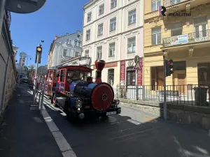 Prodej obchodního prostoru, Karlovy Vary, Zámecký vrch, 670 m2