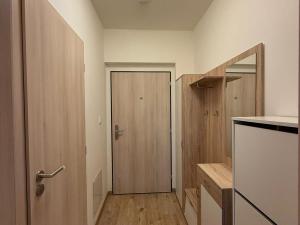 Pronájem bytu 1+kk, Praha - Stodůlky, Holýšovská, 36 m2