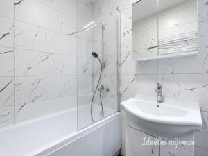 Pronájem bytu 3+1, Praha - Hlubočepy, Peškova, 76 m2