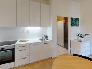 Prodej bytu 1+kk, Hostivice, Školská, 28 m2