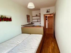 Pronájem bytu 2+kk, Praha - Motol, Jeřabinová, 44 m2
