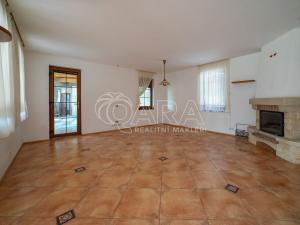 Prodej rodinného domu, Svárov, Na Stráni, 340 m2