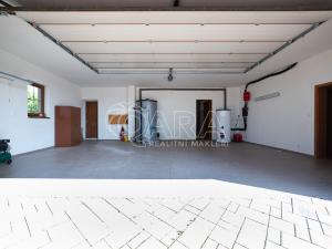 Prodej rodinného domu, Svárov, Na Stráni, 340 m2