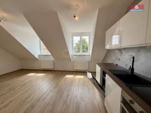 Pronájem bytu 1+kk, Třebechovice pod Orebem, Masarykovo náměstí, 41 m2