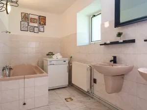 Prodej rodinného domu, Lázně Bělohrad, 178 m2