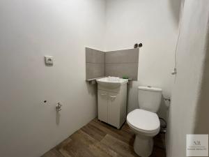 Prodej bytu 2+1, Karlovy Vary, Nejdecká, 61 m2