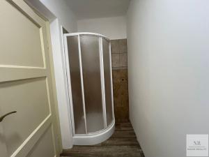 Prodej bytu 2+1, Karlovy Vary, Nejdecká, 61 m2