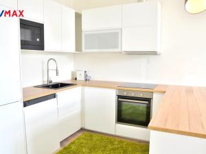 Pronájem bytu 2+kk, Praha - Smíchov, Strakonická, 59 m2