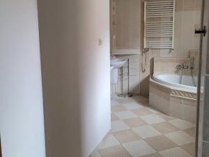 Pronájem bytu 3+1, Praha - Vinohrady, Rejskova, 106 m2