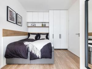 Pronájem bytu 2+kk, Praha - Karlín, Thámova, 62 m2