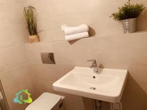 Pronájem bytu 1+kk, Praha - Ďáblice, Křižanská, 25 m2