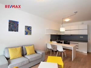 Pronájem bytu 2+kk, Praha - Kobylisy, Čumpelíkova, 64 m2