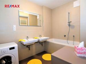 Pronájem bytu 2+kk, Praha - Kobylisy, Čumpelíkova, 64 m2