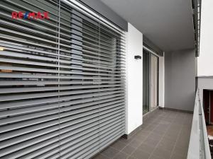 Pronájem bytu 2+kk, Praha - Kobylisy, Čumpelíkova, 64 m2
