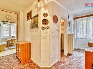 Prodej bytu 2+1, Ostrov, Komenského, 77 m2