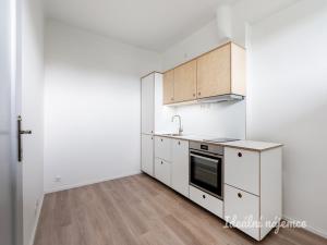 Pronájem bytu 2+kk, Praha - Holešovice, Osadní, 47 m2