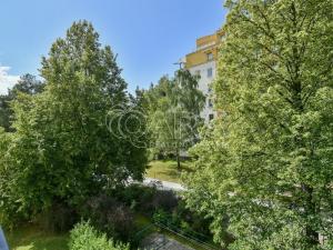 Prodej bytu 3+1, Praha - Kobylisy, Šimůnkova, 63 m2