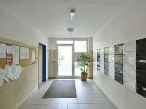 Prodej bytu 3+1, Praha - Kobylisy, Šimůnkova, 63 m2