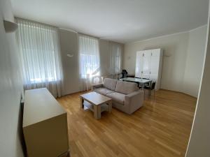 Pronájem bytu 2+kk, Praha - Holešovice, Ovenecká, 55 m2