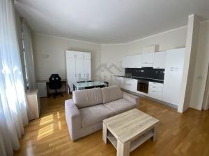 Pronájem bytu 2+kk, Praha - Holešovice, Ovenecká, 55 m2