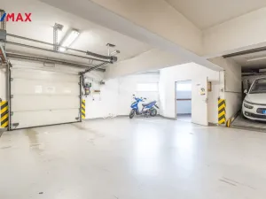 Prodej garážového stání, Praha - Libeň, Kašparovo náměstí, 12 m2