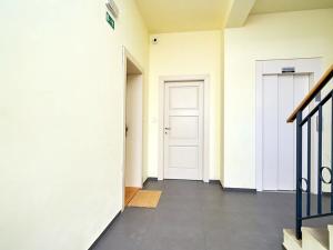 Pronájem bytu 2+kk, Praha - Břevnov, Šlikova, 48 m2