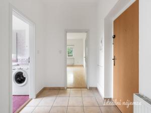 Pronájem bytu 2+kk, Praha - Prosek, Vysočanská, 56 m2