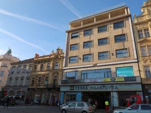 Pronájem obchodního prostoru, Plzeň, náměstí Republiky, 16 m2