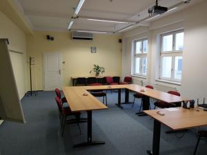 Pronájem obchodního prostoru, Plzeň, náměstí Republiky, 16 m2