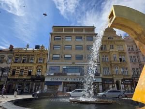 Pronájem obchodního prostoru, Plzeň, náměstí Republiky, 16 m2