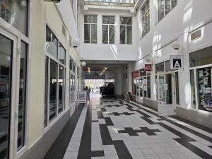 Pronájem obchodního prostoru, Plzeň, náměstí Republiky, 16 m2
