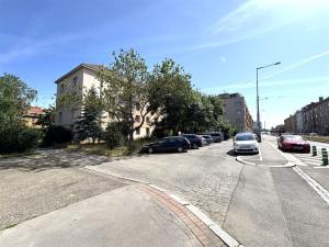 Prodej pozemku, Praha, Černokostelecká, 750 m2