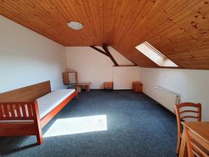 Pronájem bytu 1+kk, Červený Újezd, U Větráku, 43 m2