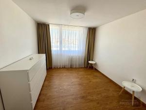Pronájem bytu 3+kk, Praha - Vršovice, Tádžická, 86 m2