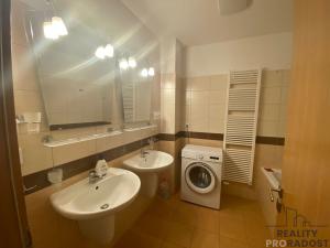 Pronájem bytu 2+1, Olomouc, Ostružnická, 80 m2