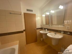 Pronájem bytu 2+1, Olomouc, Ostružnická, 80 m2