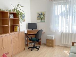 Pronájem bytu 4+kk, Praha - Běchovice, Českobrodská, 85 m2