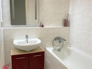 Pronájem bytu 4+kk, Praha - Běchovice, Českobrodská, 85 m2