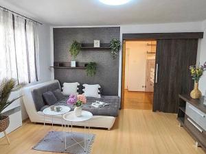 Prodej bytu 3+1, Dobříš, Mírové náměstí, 59 m2