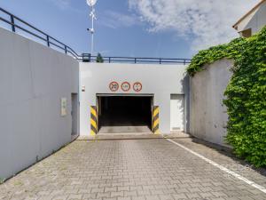 Pronájem garážového stání, Praha - Letňany, Stará náves, 15 m2