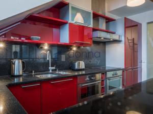 Pronájem bytu 6+kk a větší, Praha, Strojnická, 160 m2