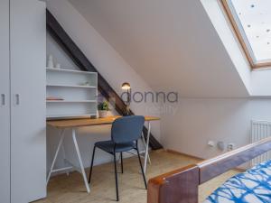 Pronájem bytu 6+kk a větší, Praha, Strojnická, 160 m2
