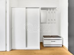 Pronájem bytu 1+kk, Praha - Holešovice, Tusarova, 28 m2