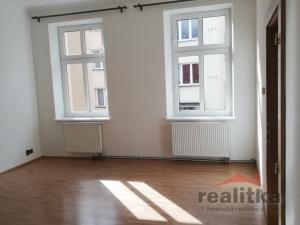Pronájem bytu 2+1, Opava, Kasárenská, 61 m2