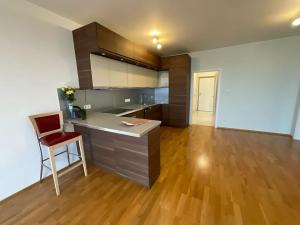 Pronájem bytu 2+kk, Praha - Hrdlořezy, Učňovská, 65 m2
