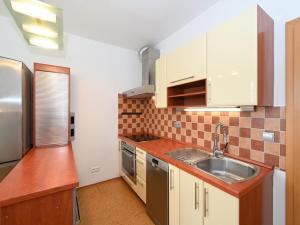 Pronájem bytu 2+kk, Praha - Zbraslav, Neumannova, 40 m2
