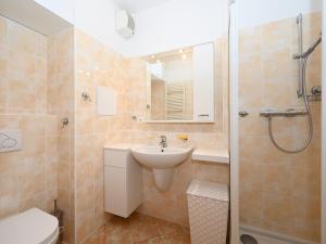 Pronájem bytu 2+kk, Praha - Zbraslav, Neumannova, 40 m2